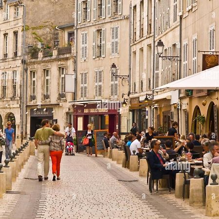Charmant Cocon Iode Cosy Equipe, Baigne De Lumiere, Situe Au Coeur De La Rochelle A 1Min A Pied Du Marche Central Avec Tv Et Wifi Eksteriør bilde