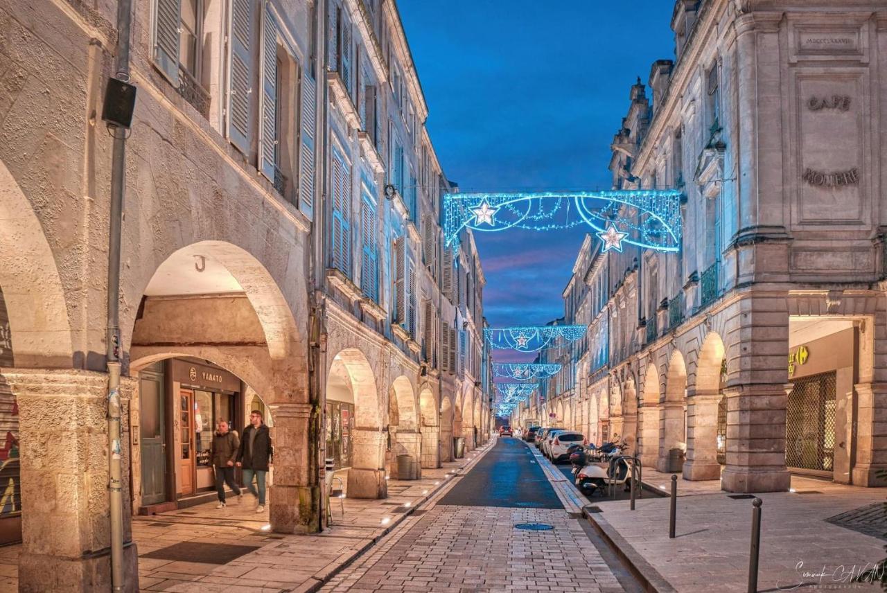 Charmant Cocon Iode Cosy Equipe, Baigne De Lumiere, Situe Au Coeur De La Rochelle A 1Min A Pied Du Marche Central Avec Tv Et Wifi Eksteriør bilde