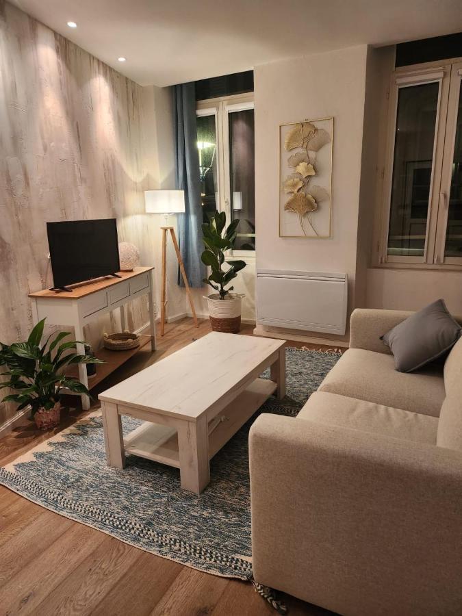 Charmant Cocon Iode Cosy Equipe, Baigne De Lumiere, Situe Au Coeur De La Rochelle A 1Min A Pied Du Marche Central Avec Tv Et Wifi Eksteriør bilde