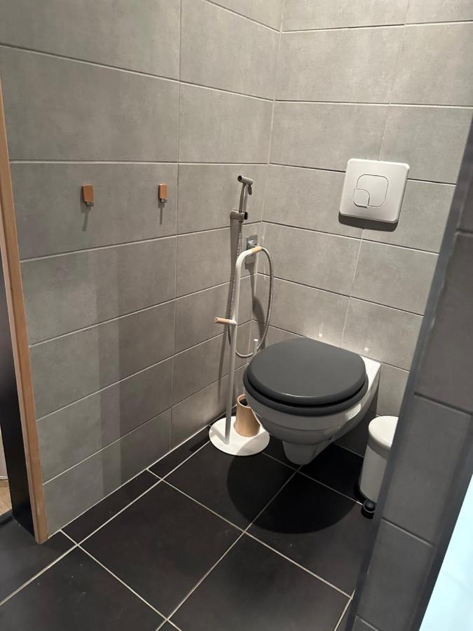 Charmant Cocon Iode Cosy Equipe, Baigne De Lumiere, Situe Au Coeur De La Rochelle A 1Min A Pied Du Marche Central Avec Tv Et Wifi Eksteriør bilde